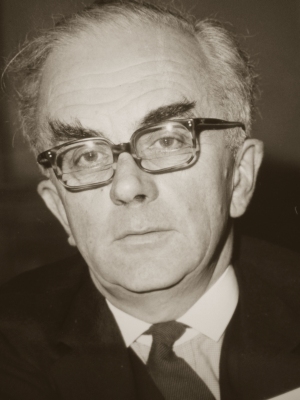 Julian Holland-Hibbert, 5th Viscount Knutsford 1