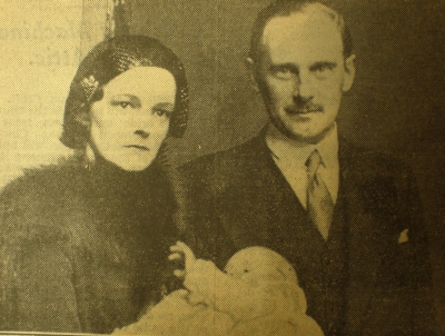 Sir Stewart Menzies, his wife Pamela and their daughter Daphne, 1934 2